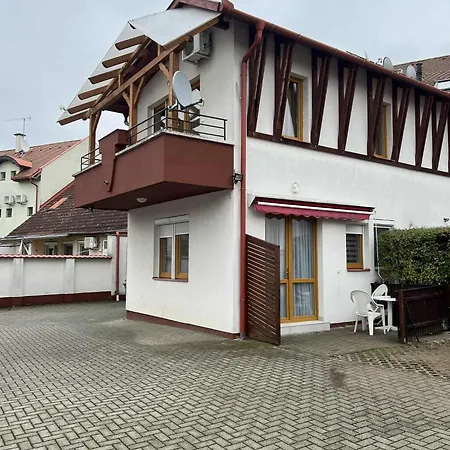 Apartament Julia-gyoengyvirag *